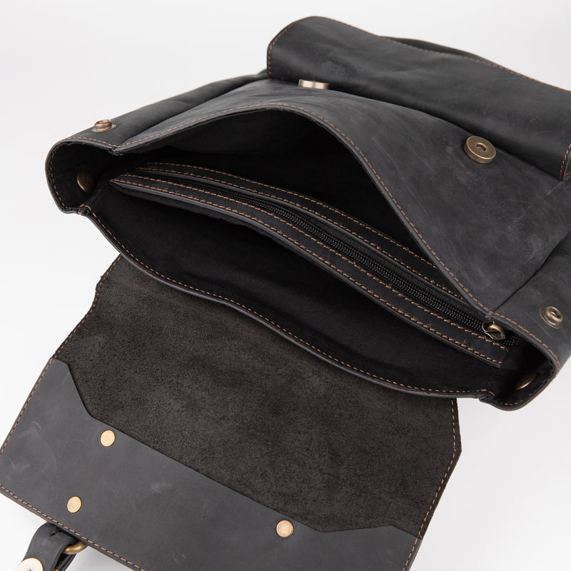 Crazy Horse Leather Expandable Backpack - Black - Chicatolia